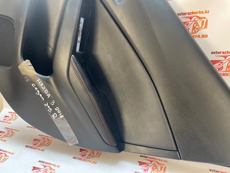 Обшивка двери Mazda 3 2018 BM седан