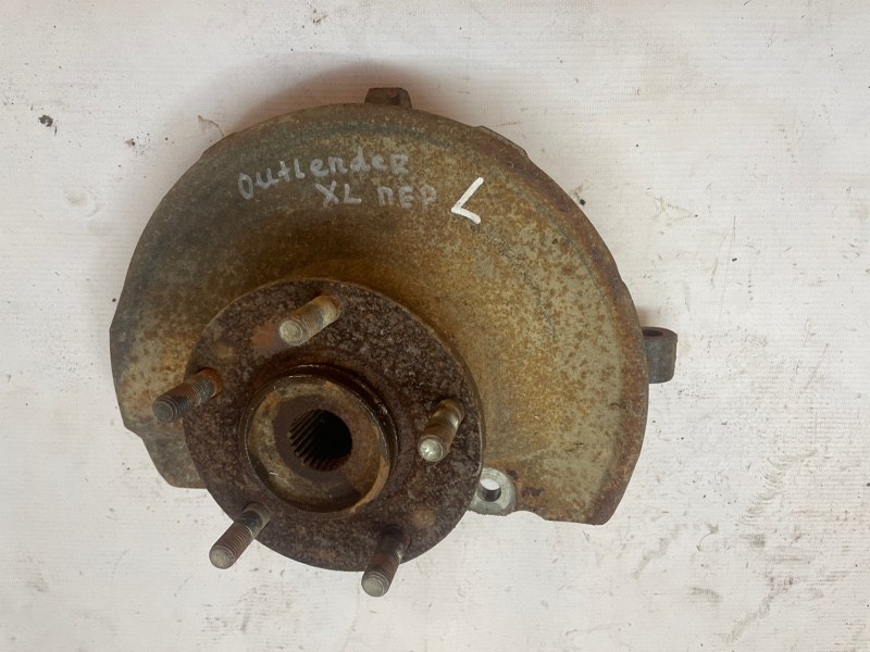 Кулак поворотный Mitsubishi Outlander 2005-2012 CW0W