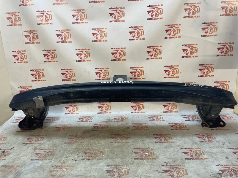 Усилитель бампера Volkswagen Golf 5 2004-2009 1K1