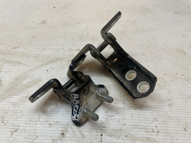 Петля двери Mitsubishi Outlander 2005-2012 CW0W