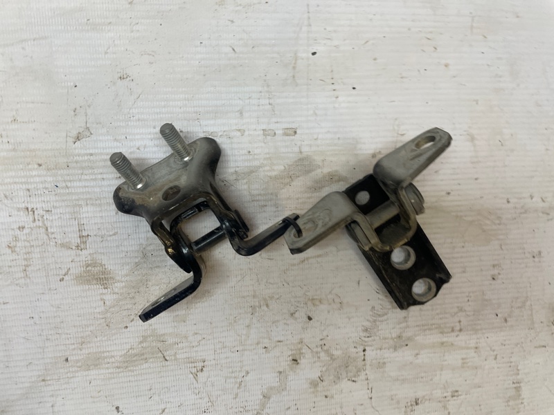 Петля двери Mitsubishi Outlander 2005-2012 CW0W
