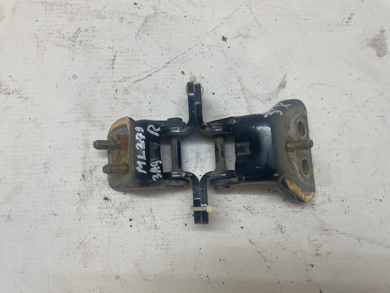 Петля двери Mercedes M-Class 1998 W163