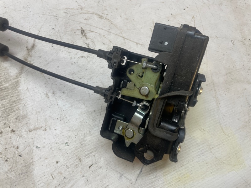 Замок двери Chevrolet Captiva 2006-2011 C100