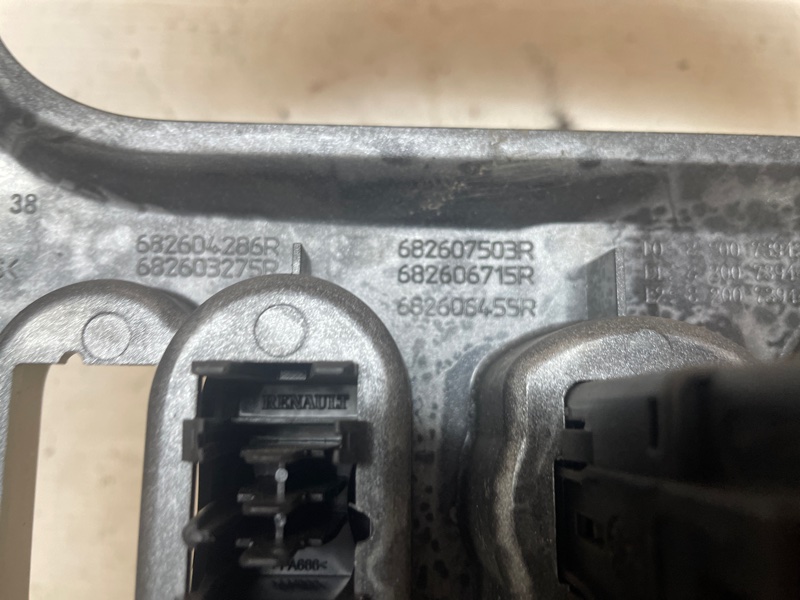 Накладка консоли Renault Sandero 2013 BS1Y