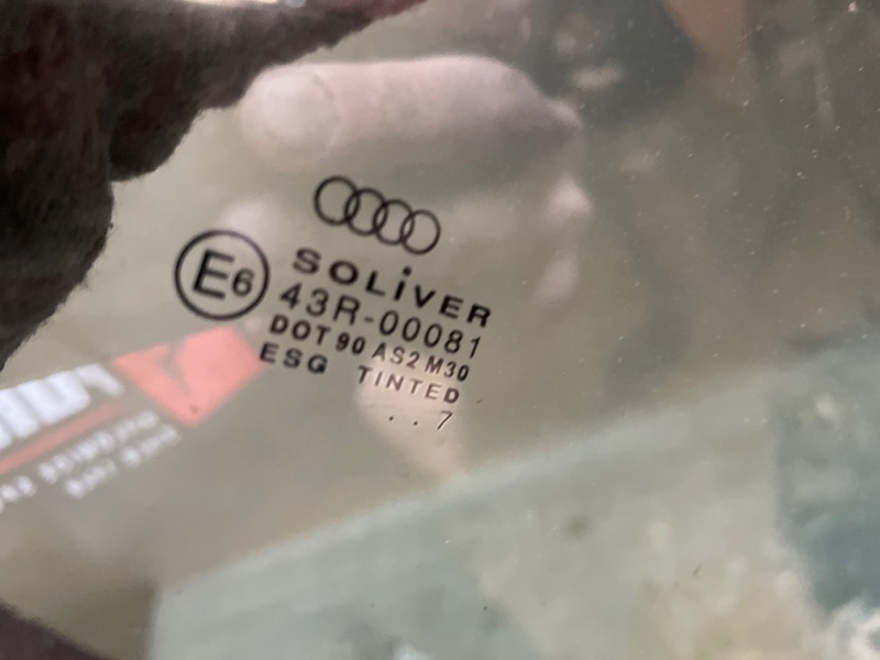 Стекло двери Audi A6 2000 C5