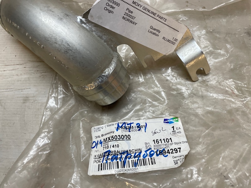 Патрубок Doosan Moxy MT31
