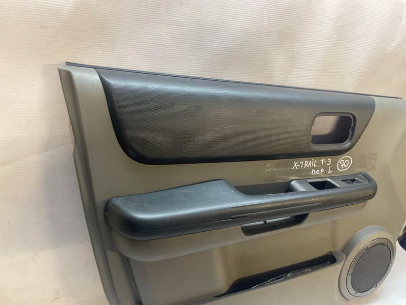 Обшивка двери Nissan X-Trail 2000-2007 NT30