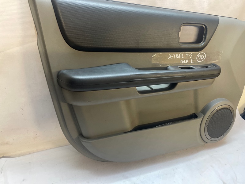 Обшивка двери Nissan X-Trail 2000-2007 NT30