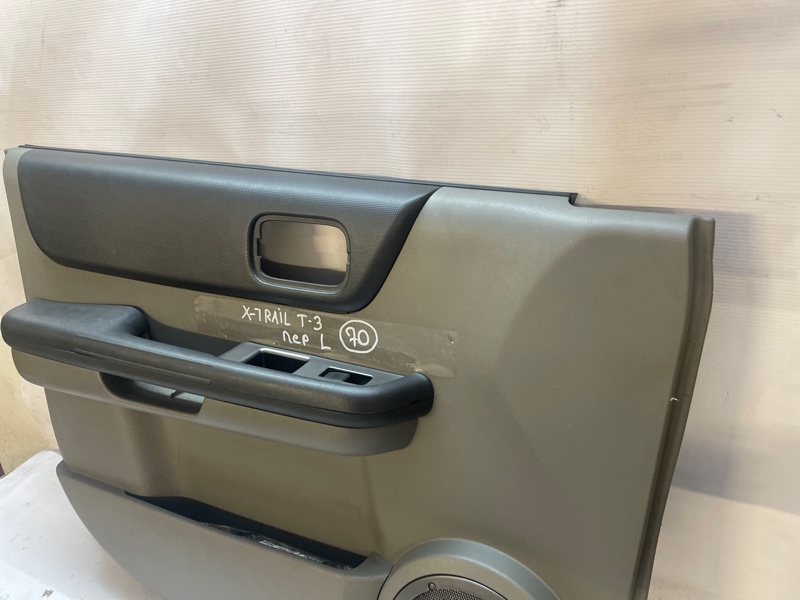 Обшивка двери Nissan X-Trail 2000-2007 NT30