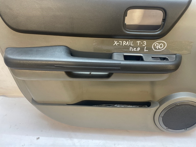 Обшивка двери Nissan X-Trail 2000-2007 NT30