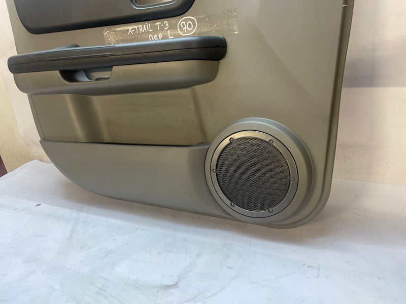 Обшивка двери Nissan X-Trail 2000-2007 NT30