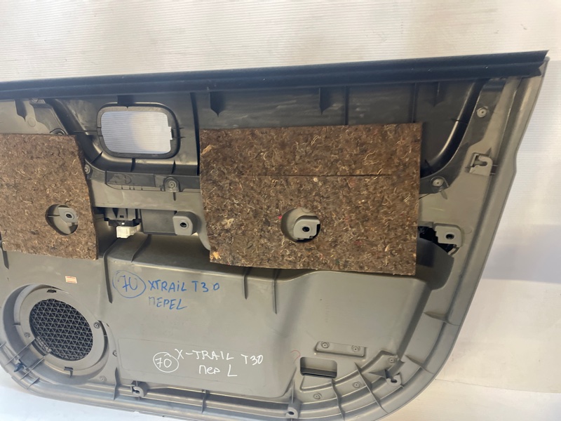 Обшивка двери Nissan X-Trail 2000-2007 NT30