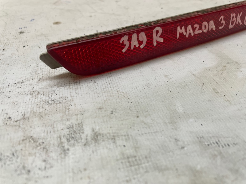 Катафот бампера Mazda 3 2003-2006 BK