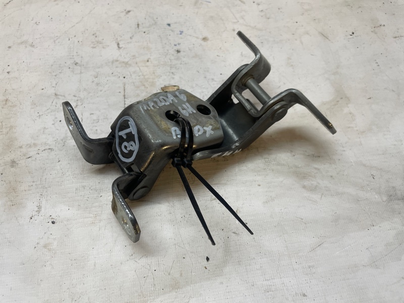 Петля двери Mazda 6 2008-2011 GH