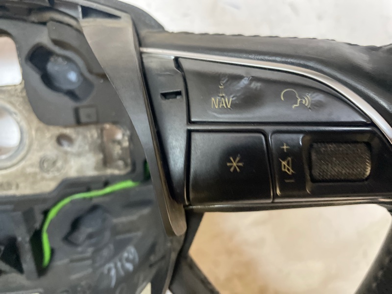 Рулевое колесо Audi Q3 2013 8UB