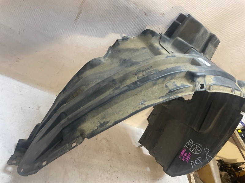 Подкрылок Nissan X-Trail 2000-2007 NT30