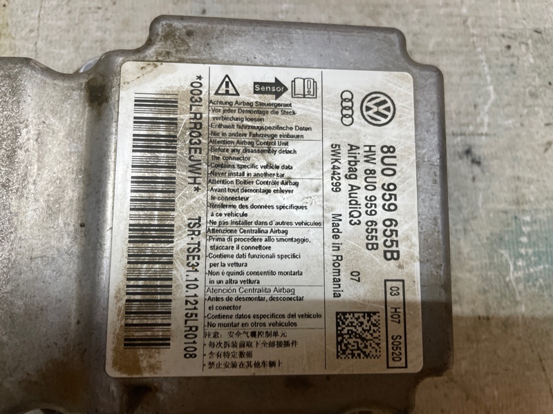 Блок управления подушками безопасности Audi Q3 2013 8UB