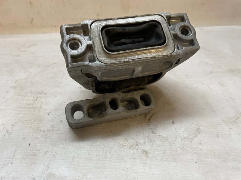 Подушка двигателя Audi Q3 2013 8UB