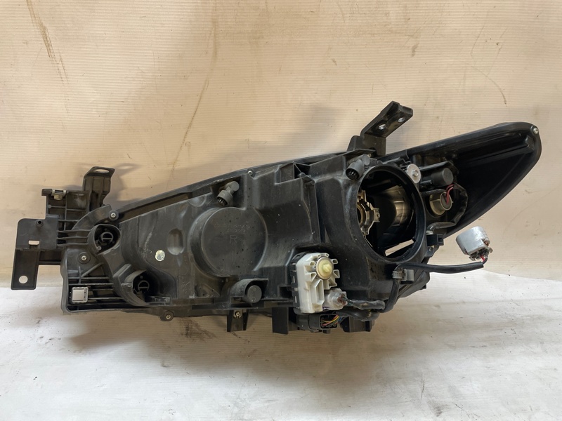 Фара Mazda 6 2013-2018 GJ