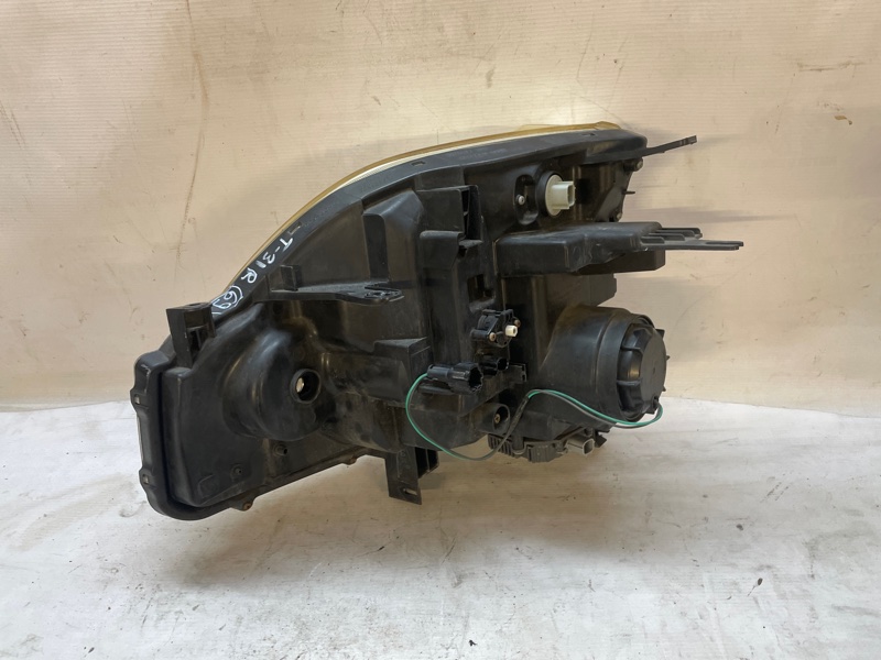 Фара Nissan X-Trail 2007-2011 NT31