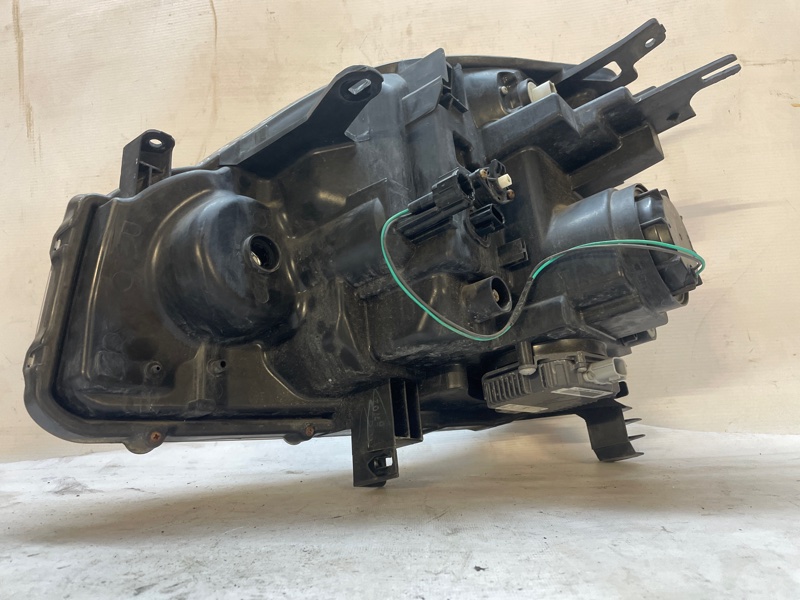 Фара Nissan X-Trail 2007-2011 NT31