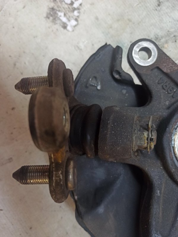 Кулак поворотный Honda Civic D4 2006-2012 FD3