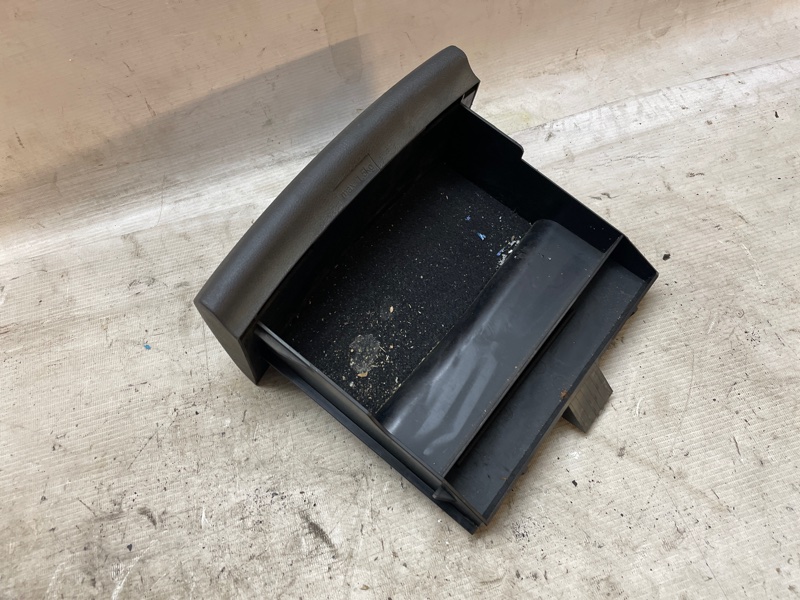 Бардачок Audi Q3 2013 8UB