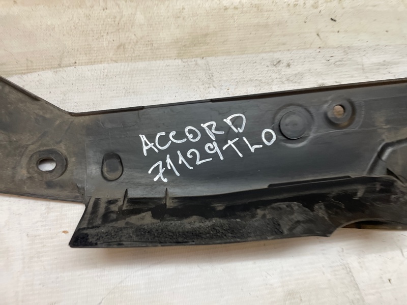 Накладка замка капота Honda Accord 8 2012 CU2