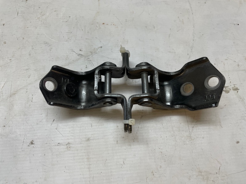 Петля двери Mazda 6 2008-2011 GH