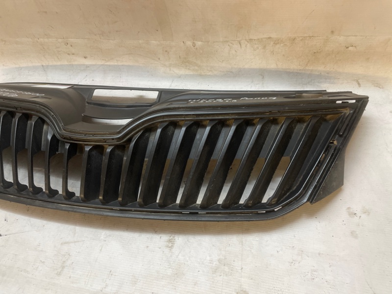 Решетка радиатора Skoda Rapid 2012-2017 NH1