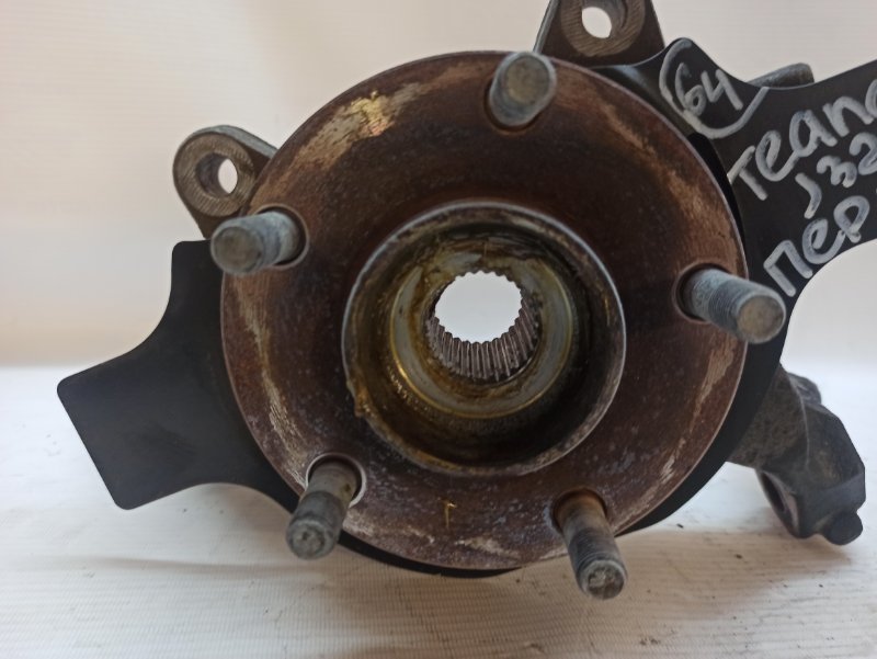 Кулак поворотный Nissan Teana 2008-2011 J32