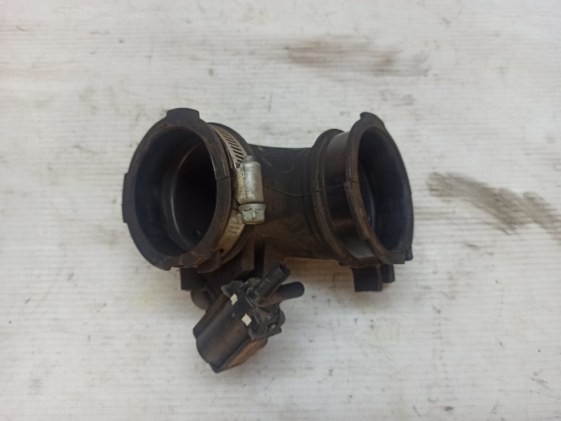 Патрубок воздушного фильтра Mazda 3 2003-2006 BK