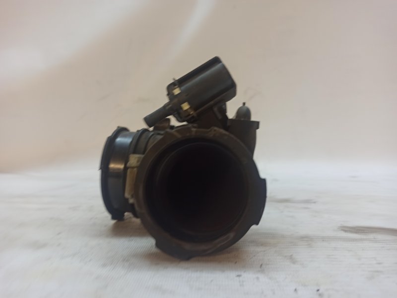 Патрубок воздушного фильтра Mazda 3 2003-2006 BK