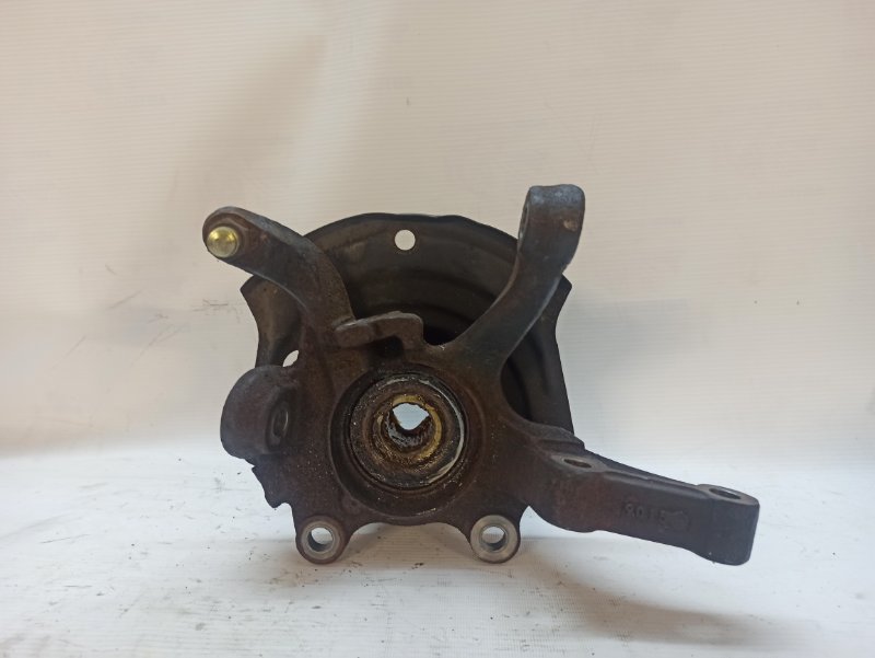 Кулак поворотный Nissan X-Trail 2000-2007 NT30