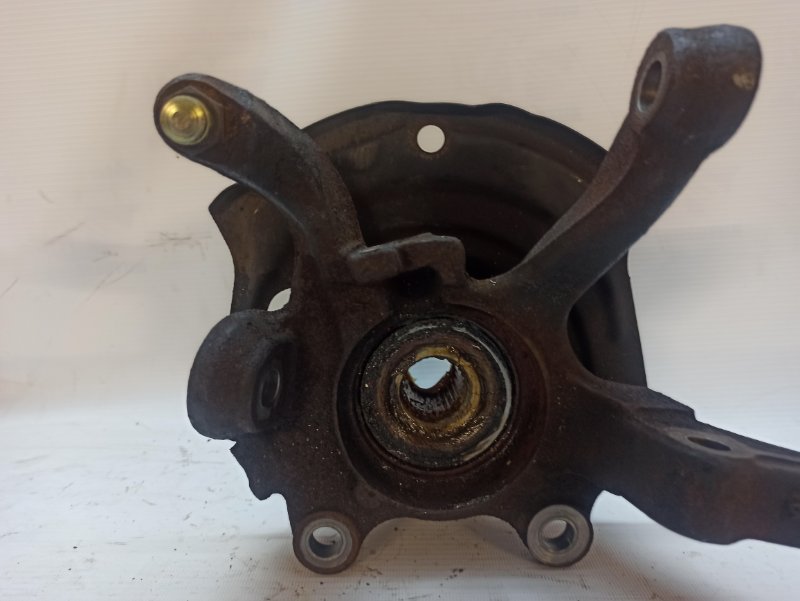 Кулак поворотный Nissan X-Trail 2000-2007 NT30