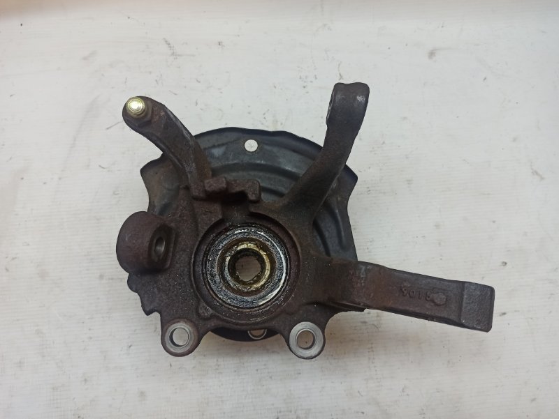 Кулак поворотный Nissan X-Trail 2000-2007 NT30