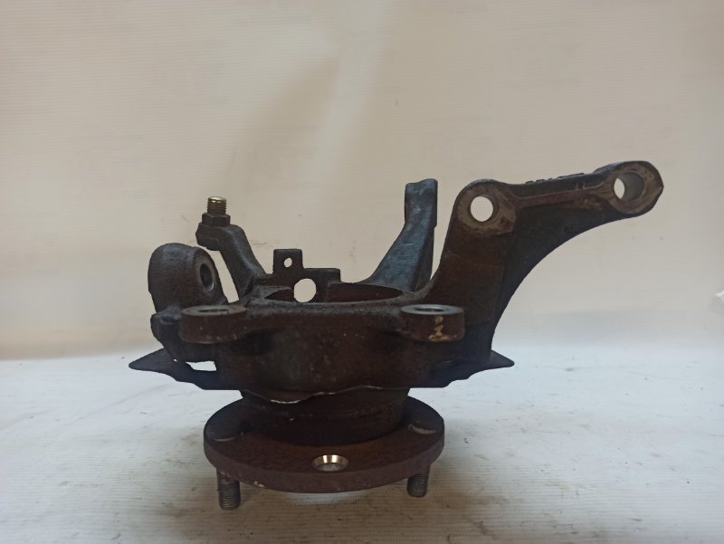 Кулак поворотный Nissan X-Trail 2000-2007 NT30