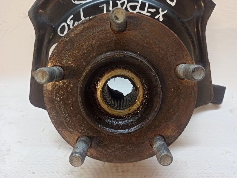 Кулак поворотный Nissan X-Trail 2000-2007 NT30