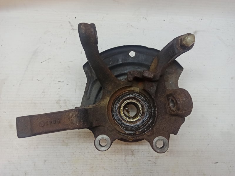 Кулак поворотный Nissan X-Trail 2000-2007 NT30