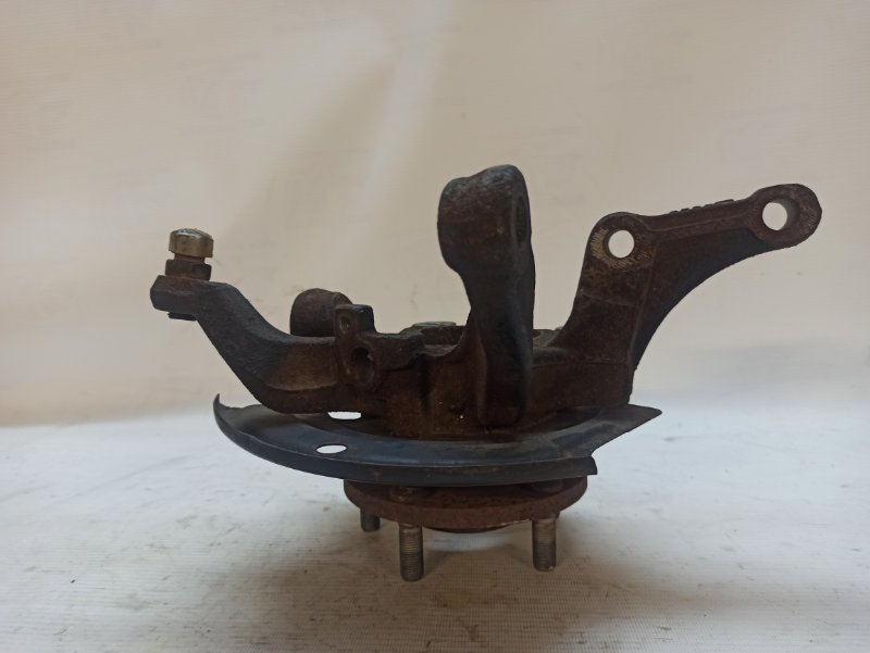 Кулак поворотный Nissan X-Trail 2000-2007 NT30