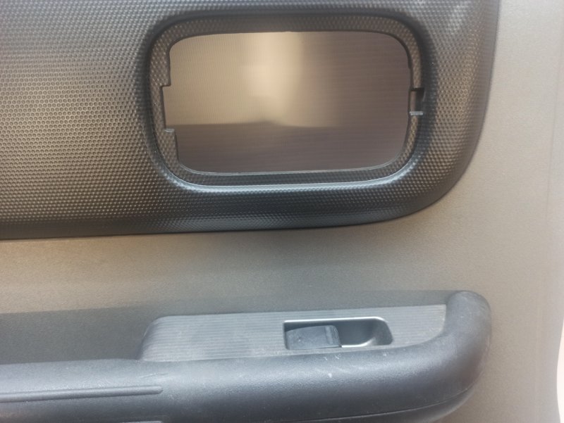 Обшивка двери Nissan X-Trail 2000-2007 NT30