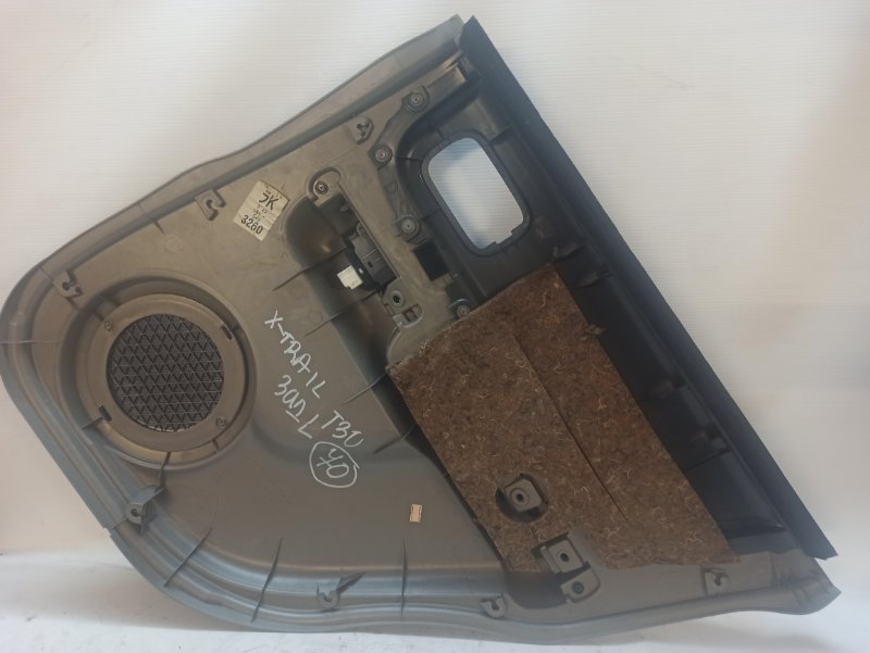 Обшивка двери Nissan X-Trail 2000-2007 NT30