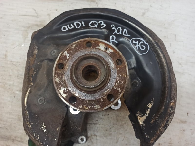 Кулак поворотный Audi Q3 2013 8UB