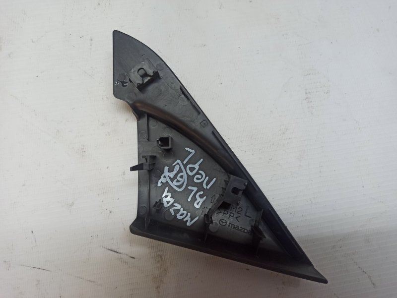 Уголок двери (внутренний) Mazda 3 2008-2013 BL