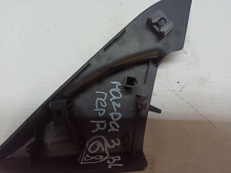 Уголок двери (внутренний) Mazda 3 2008-2013 BL