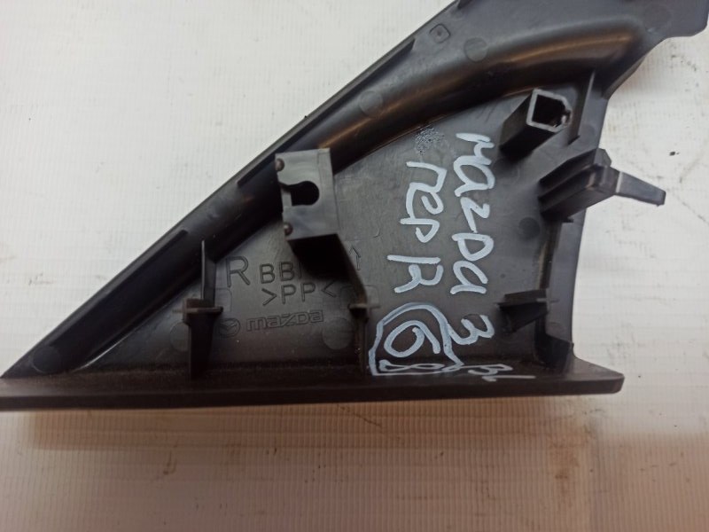 Уголок двери (внутренний) Mazda 3 2008-2013 BL