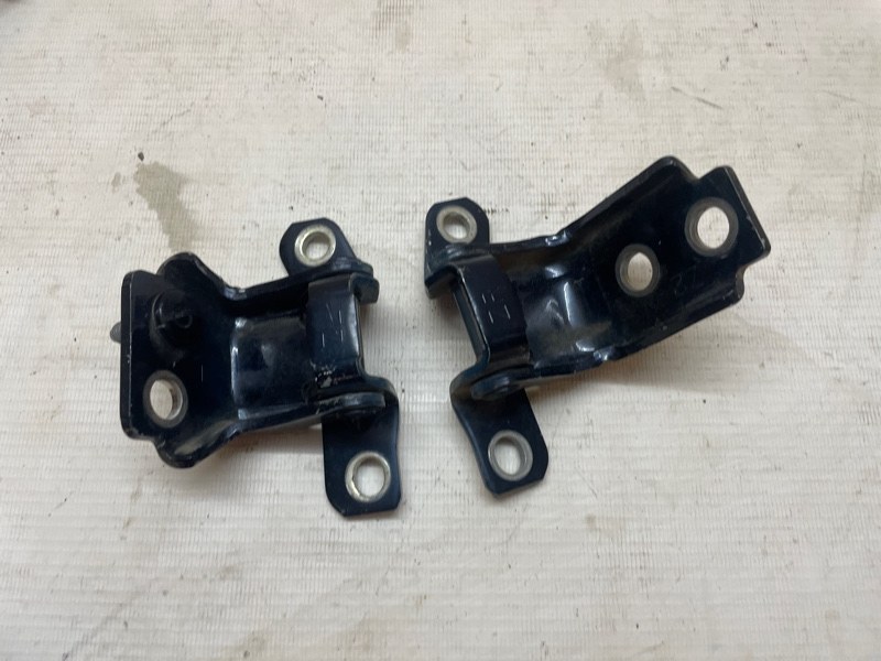 Петля двери Mazda 6 2013-2018 GJ