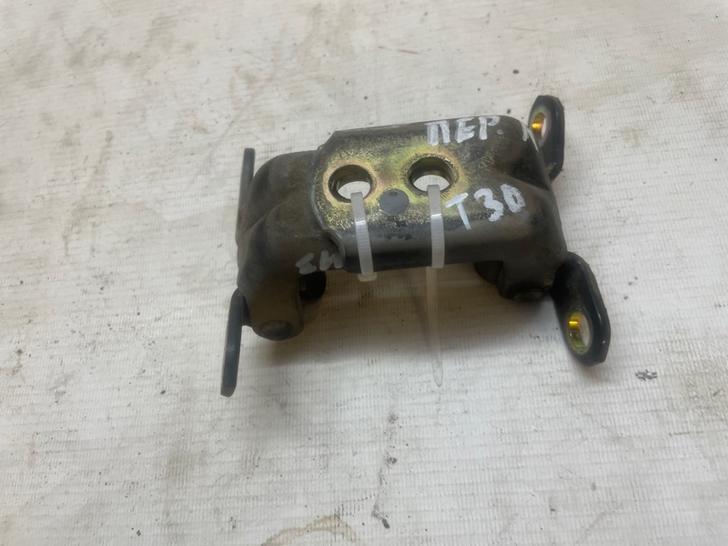 Петля двери Nissan X-Trail 2000-2007 NT30