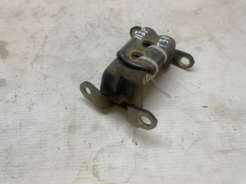 Петля двери Nissan X-Trail 2000-2007 NT30