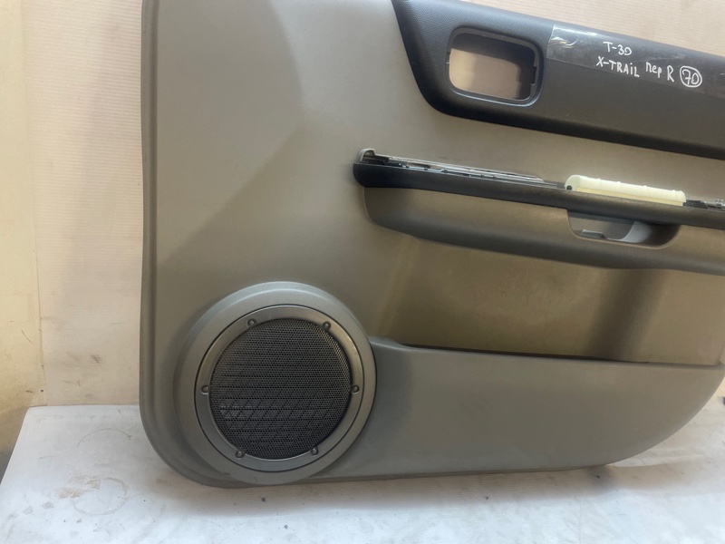 Обшивка двери Nissan X-Trail 2000-2007 NT30